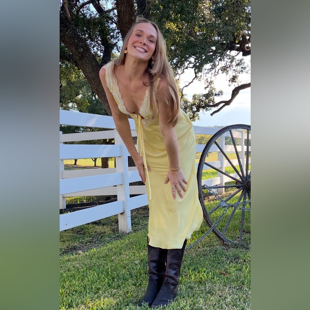 Elegant Yellow Lace-Trimmed Nightgown